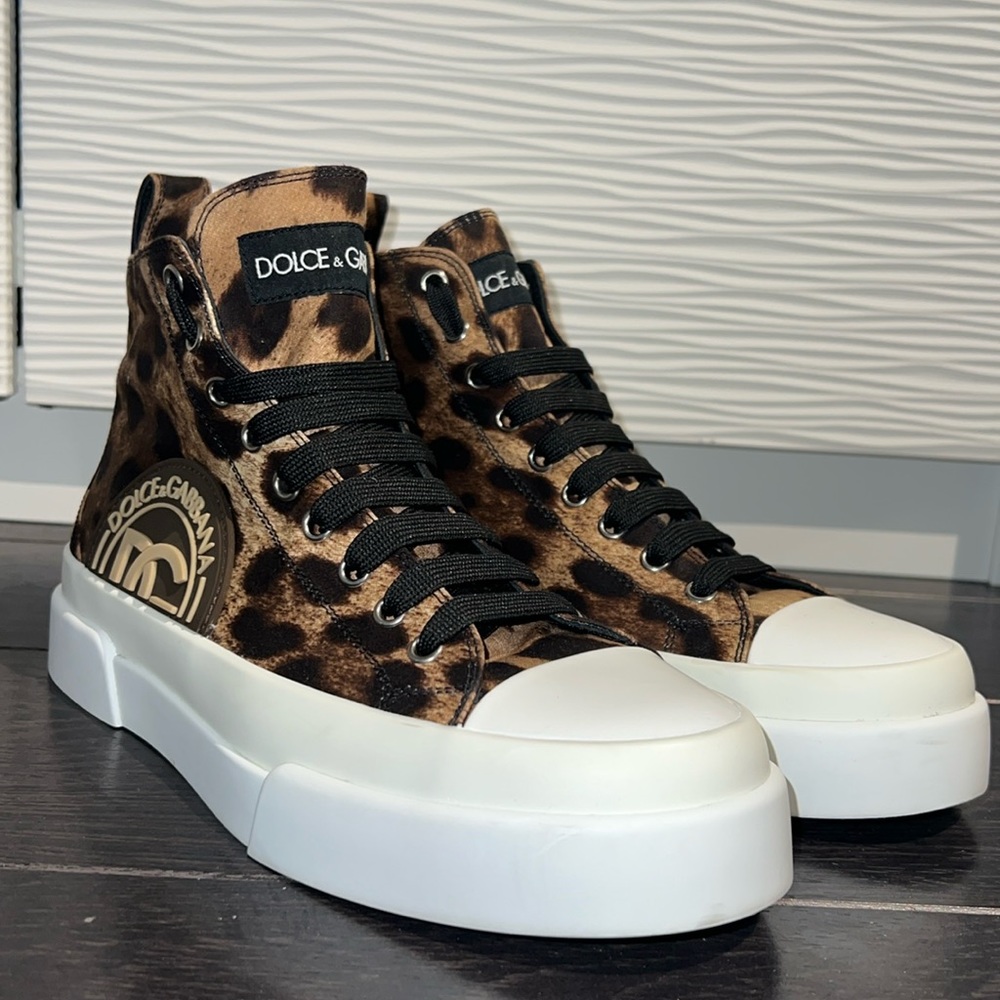 Dolce & Gabbana
leopard-print lace-up sneakers Woman Size 8.5-9, Men size 7